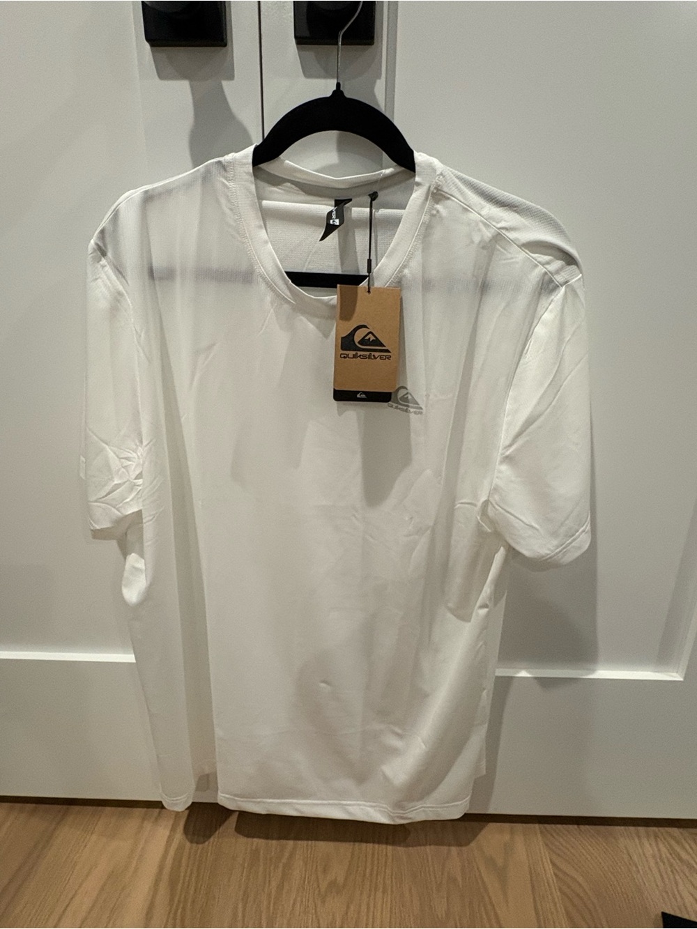 NEW Quiksilver Men's White Performance T-Shirt SIZE LARGE